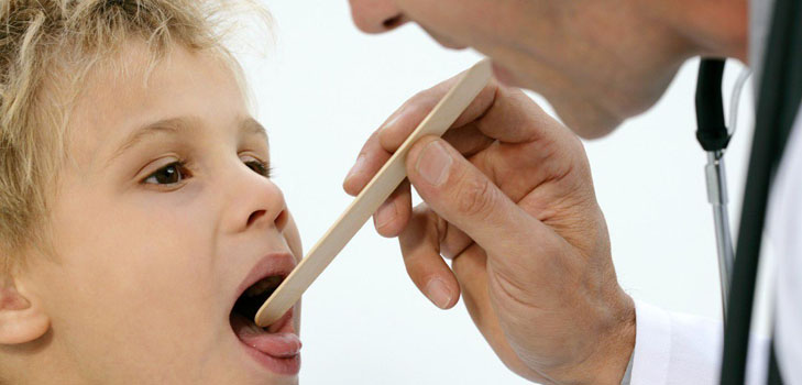 Что делать, если у ребенка болит горло