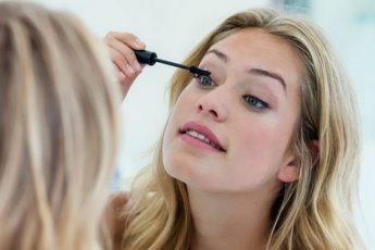 5 ошибок макияжа, которые добавляют возраст