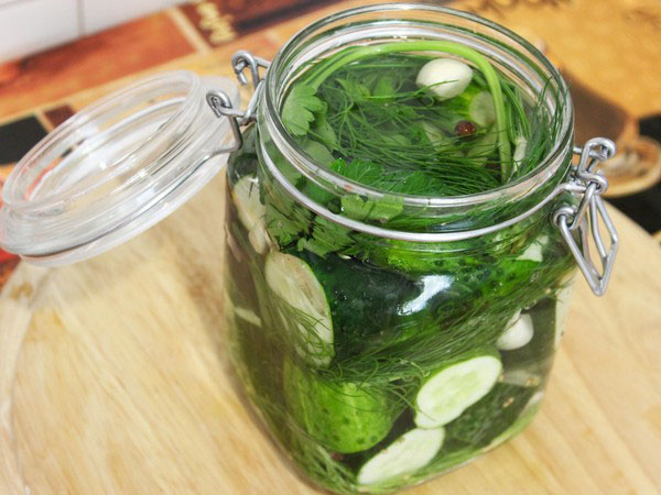 Огурцы холодным способом под капроновой крышкой и металлической. Засолка огурцов холодным способом на зиму: с горчицей, водкой, без уксуса Огурцы холодным способом под капроновой крышкой и металлической. Засолка огурцов холодным способом на зиму: с горчицей, водкой, без уксуса
