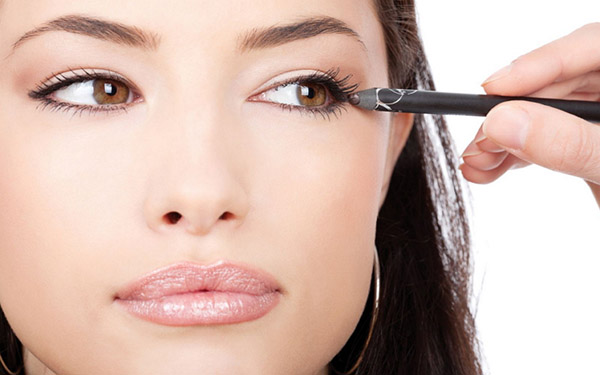 Эффектный макияж за десять минут: советы визажиста Chanel