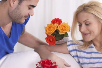 Как научить мужа дарить подарки: 6 советов психолога