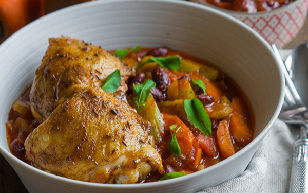 Простой рецепт курицы в маринаде с овощным гарниром