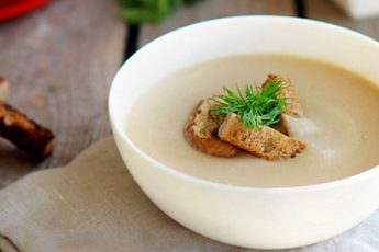 Простой рецепт: сливочный суп-пюре с грибами