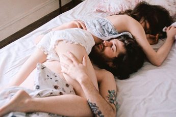 Сон в паре: Определяем по позе во сне, как мужчина к вам относится