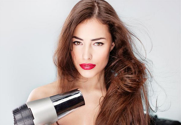 Как вернуть здоровье окрашенным волосам: 5 правил для роскошной шевелюры