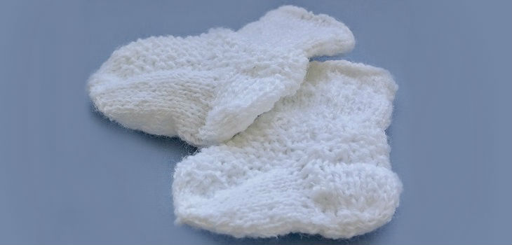 Вязаные носки для девочки или мальчика с узором. Вязка спицами для начинающих