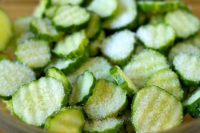 Салат из свежих огурцов на зиму такой вкусный, что пальчики оближешь: 14 рецептов салата из молодых и переросших огурцов, резаных кружочками и тертых