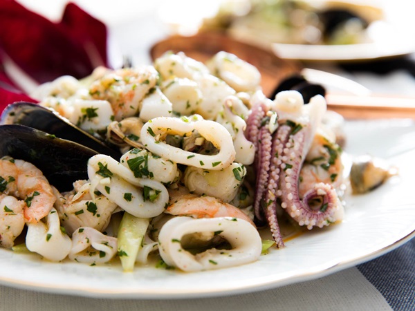 Самый вкусный салат с кальмарами: пошаговые рецепты блюд с фото и видео