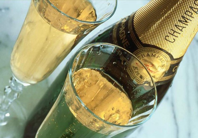 Как открыть шампанское