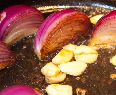 Рецепт баранины с черносливом в мультиварке - вкусный праздничный рецепт