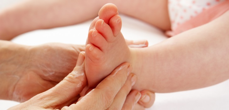 Детский массаж ног: с заботой о своем ребенке