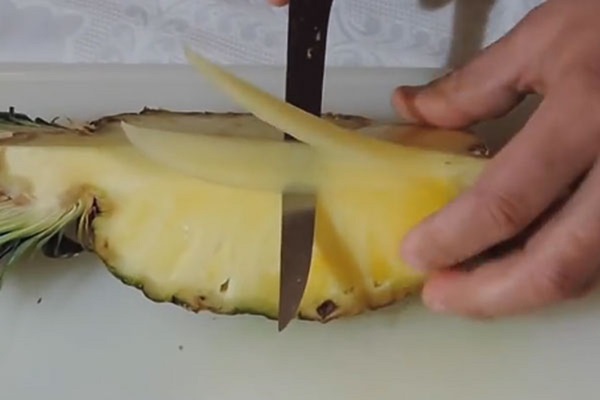 Как правильно и красиво порезать ананас