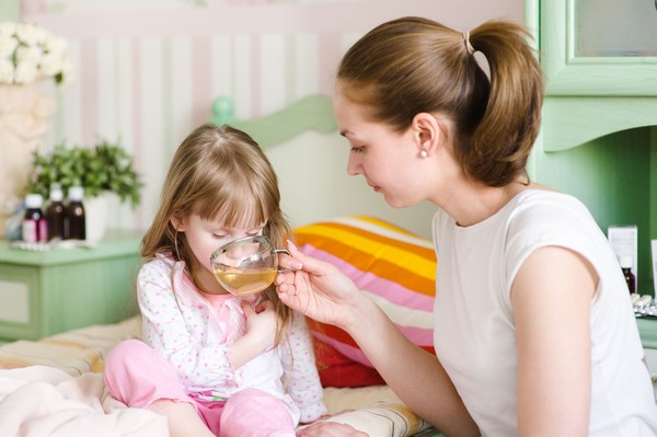 Как успокоить кашель у взрослого и ребенка: лечение в домашних условиях