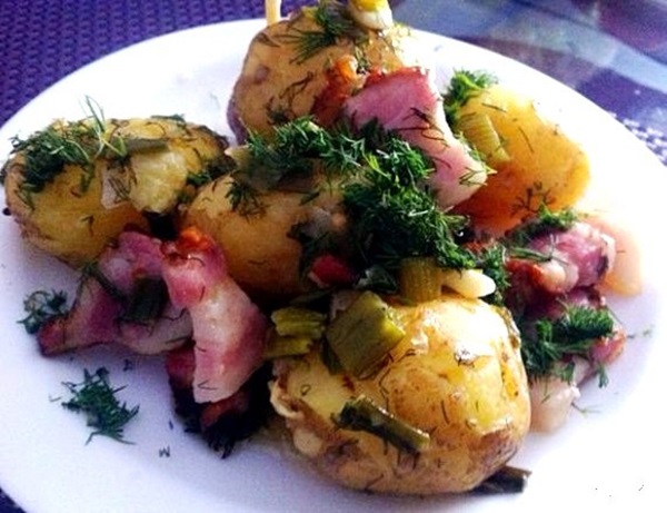 Картофель по-деревенски в духовке − 5 самых вкусных рецептов с фото