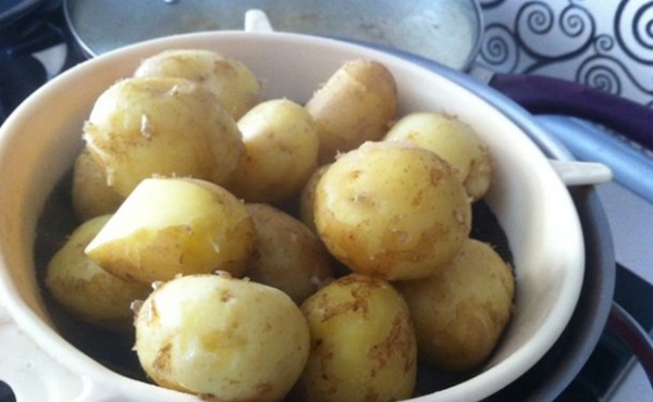 Картофель по-деревенски в духовке − 5 самых вкусных рецептов с фото