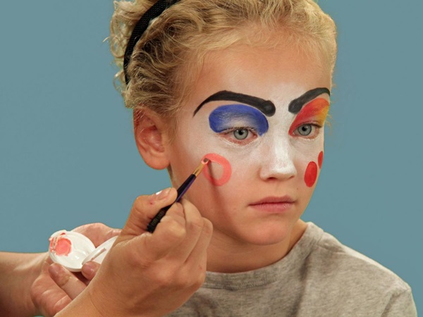 Страшный макияж на Хэллоуин своими руками для девушек и девочек