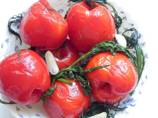 Малосольные помидоры в пакете и кастрюле