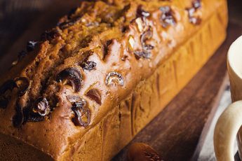Рецепт изумительного сливочно-медового кекса с финиками и орехами