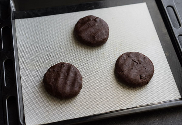 Вкусный рецепт: большие шоколадные печенья с пряностями