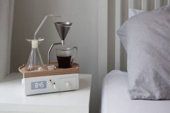 Подарок для кофеманов: будильник-кофеварка Barisieur