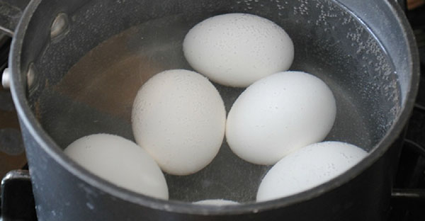 Как украсить яйца на Пасху