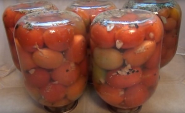 Помидоры с чесноком на зиму, рецепты. Заготовка помидоров с чесноком на зиму: рецепт быстрого приготовления, без стерилизации, малосольных без закатки