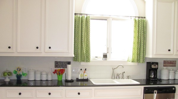 Современные шторы на кухню с фото