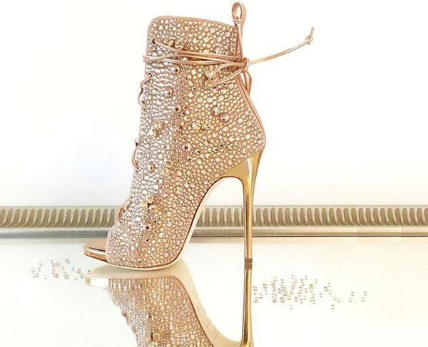 Яркая коллекция обуви Giuseppe for Jennifer Lopez поступила в продажу