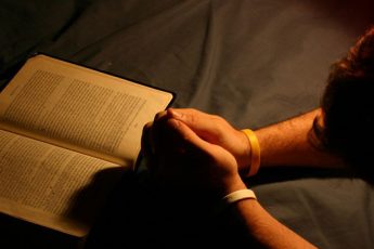 Какую молитву следует читать на ночь перед сном