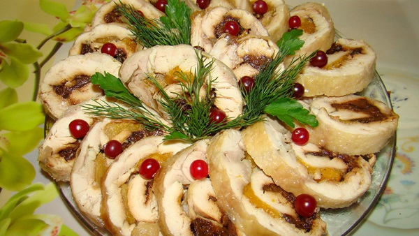 Рецепты праздничных блюд на Новый 2019 год Желтой Земляной Свиньи (салаты, горячее и торты)