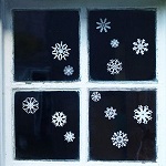 Идеи для детских новогодних рисунков на окнах (фото)