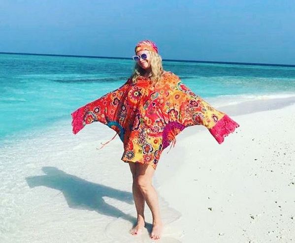 «Потрясно выглядит»: Лариса Долина отдыхает на Мальдивах