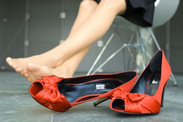 Как растянуть обувь: 6 простых и действенных способов
