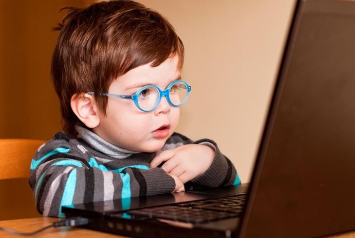 Одинокие дети у компьютера: хорошо это или плохо