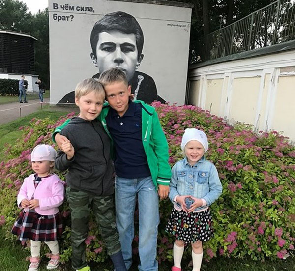 Полина Невзорова, фото с мужем и детьми