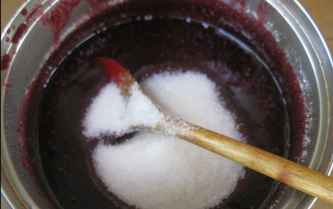 Красная и черная смородина с сахаром без варки на зиму: 9 идеальных рецептов