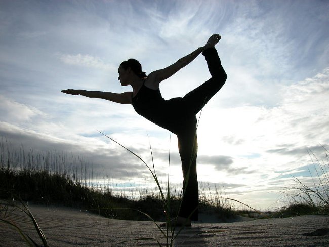 Йога для позвоночника: упражнения для лечения спины