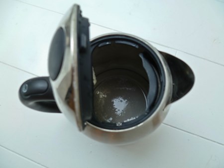 Как убрать накипь в чайнике народными средствами