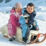 Как выбрать комбинезон для ребенка на зиму