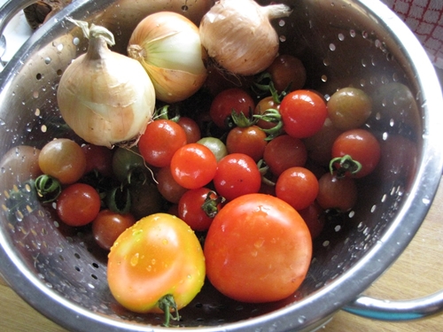  Есть много рецептов, как закрыть банки с помидорами на зиму, и в этой статье вы узнаете некоторые способы приготовления.