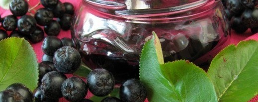 Варенье из черноплодной рябины и вишневых листьев