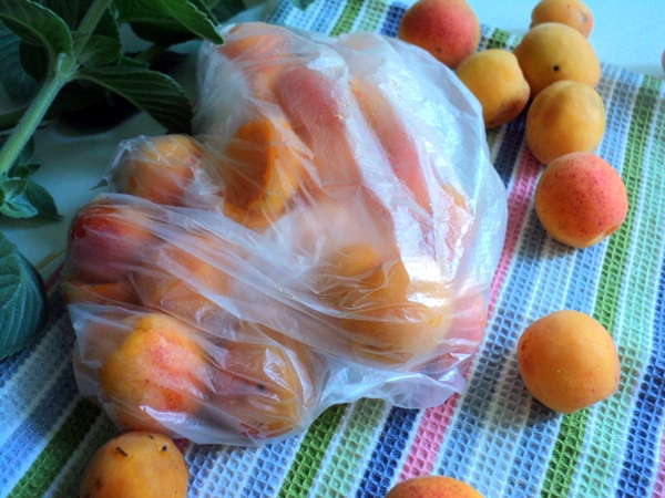 Как заморозить абрикосы на зиму